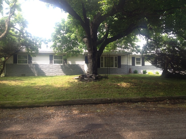 1112 E Colglazier Drive, Farmersburg, IN 47850 