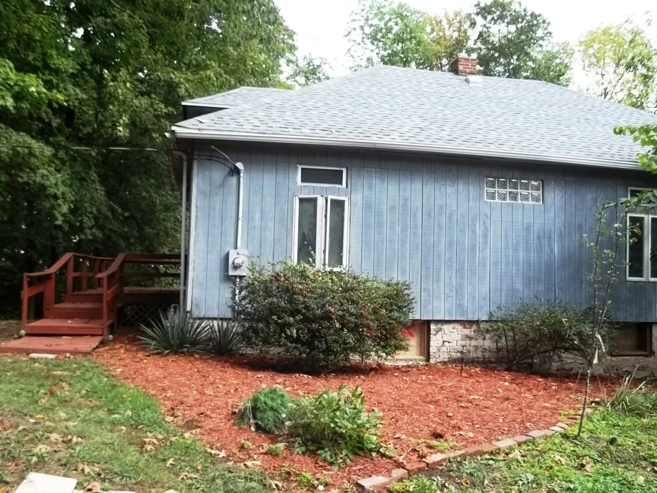 2643 E. Center, Clinton, IN 47842 