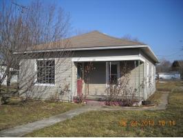 439 W Trinity Ave, Clinton, IN 47842 