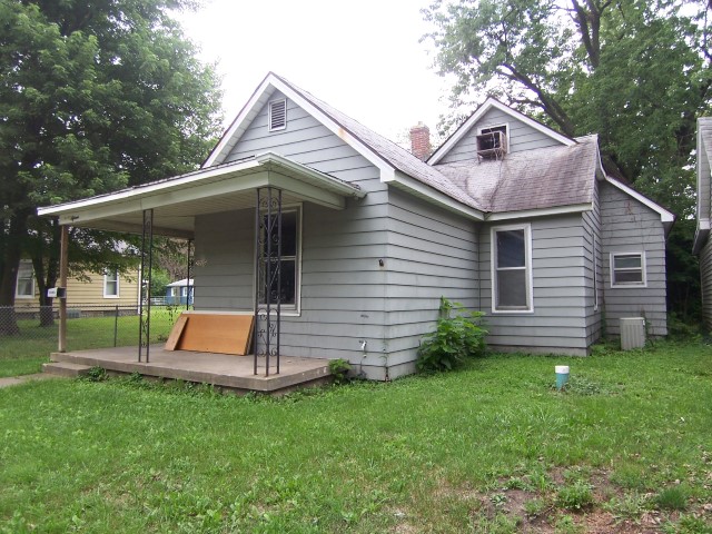 2015 4TH AVE, Terre Haute, IN 47807 
