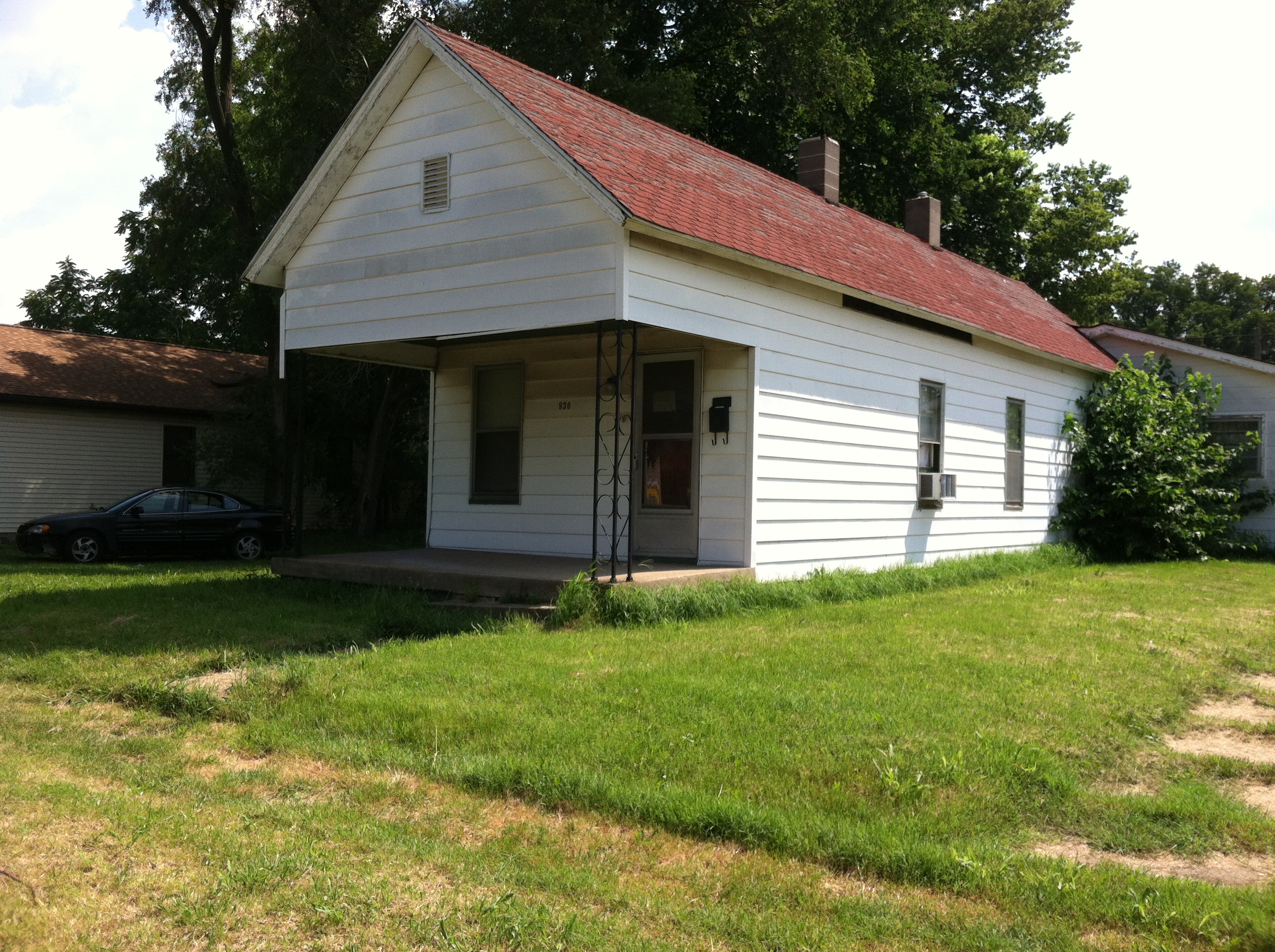 830 S 14th Street, Terre Haute, IN 47807 