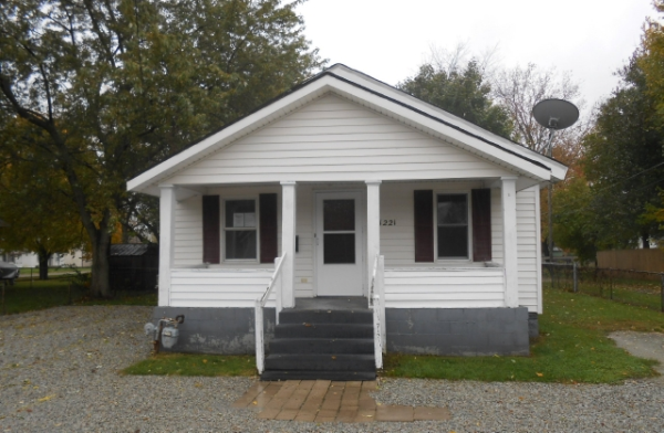 1221 E 22nd St, Anderson, IN 46016 