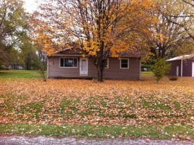 211 W 9th St, Matthews, IN 46957 