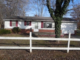 1216 W Kenwood Dr, Austin, IN 47102 