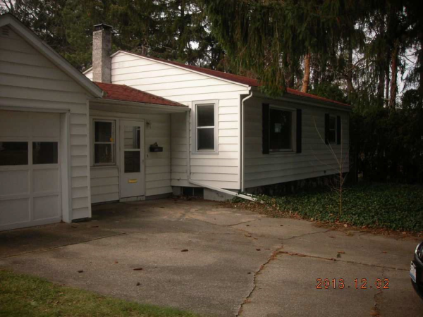 1927 S Walnut St, South Bend, IN 46613 