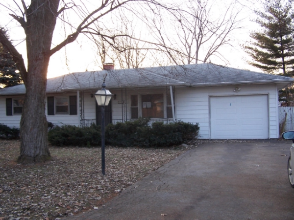 1724 Elmhurst Dr, Indianapolis, IN 46219 