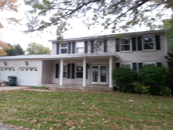 2304 Shannon Dr, Valparaiso, IN 46383 