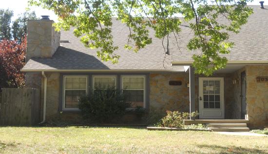 1033 E Redwood Rd, Derby, KS 67037