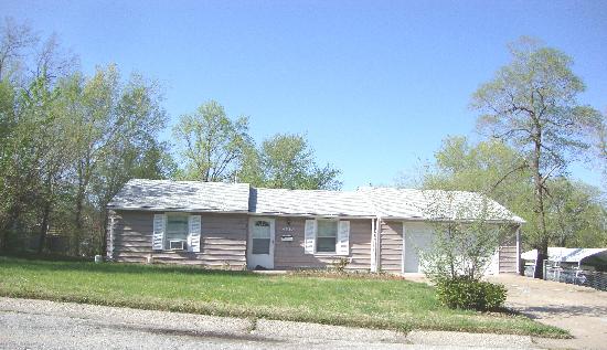 4910 Edgehill Drive, Kansas City, KS 66106 