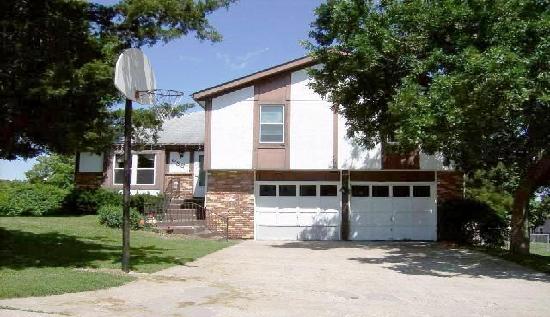 455 Twist Drive, Bonner Springs, KS 66012 