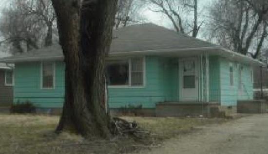 729 N 6th St, Sterling, KS 67579 