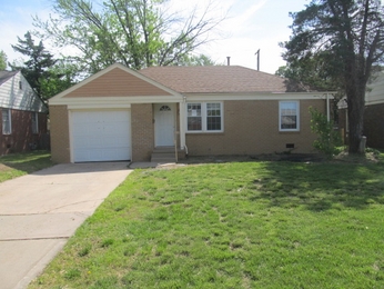 822 S Apache Dr, Wichita, KS 67207 