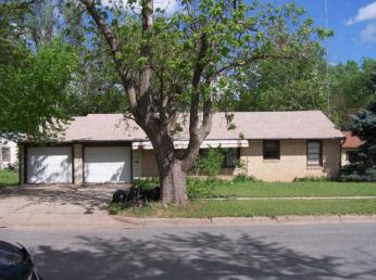 906 S Pine St, Pratt, KS 67124 