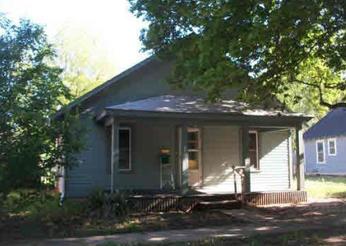 435 E 3rd Ave, Garnett, KS 66032 