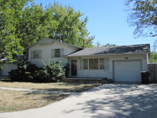 606 Sonora Drive, McPherson, KS 67460 