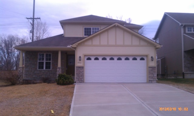 4301 IRONWOOD DR, LEAVENWORTH, KS 66048 