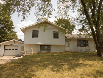 1334 Maple St, Eudora, KS 66025 