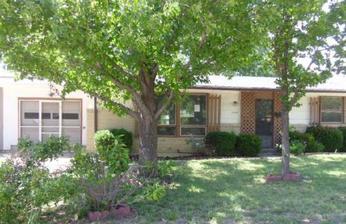 820 Greenbriar Dr, Salina, KS 67401 