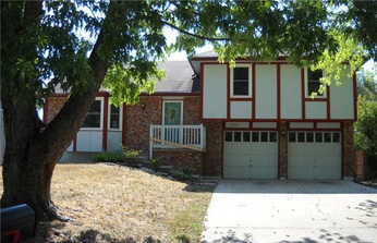 9347 Cottonwood St, Lenexa, KS 66215 