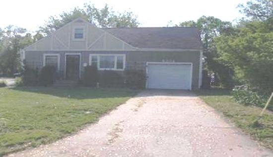 8204 Lowell Ave, Overland Park, KS 66204 