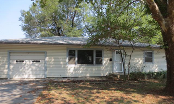 604 S 4th St, Osage City, KS 66523 