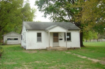 823 Prospect St, Osage City, KS 66523 