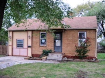 828 W Irving St, Wichita, KS 67213 
