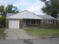5926 E Oakwood Dr, Wichita, KS 67208 