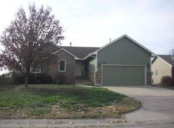 2517 N Pine Grove Cir, Wichita, KS 67205 