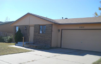 2015 N Mohawk Dr, Garden City, KS 67846 