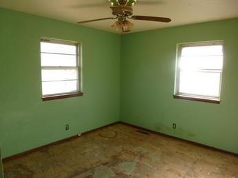 5954 N Palm Ln, Wichita, KS 67204 