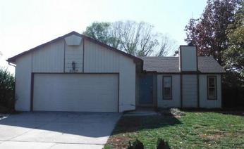 2007 N Wood Ct, Wichita, KS 67212 