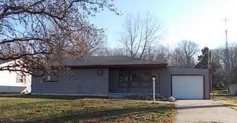 703 Swails Dr, Wathena, KS 66090 