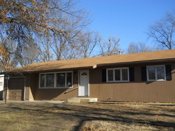 1718 SW Belle Ave, Topeka, KS 66604 