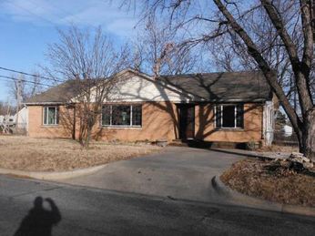 1336 N 8th St, Arkansas City, KS 67005 