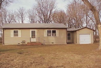 856 S Manhattan Ave, Manhattan, KS 66502 