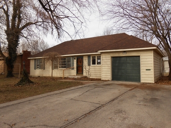 923 S Hunter Dr, Olathe, KS 66061 