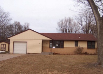 3204 N Walnut St, Hutchinson, KS 67502 