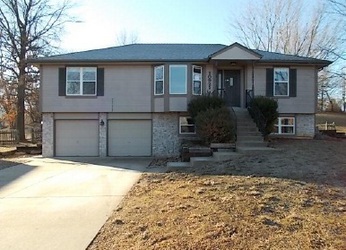 10921 N Miller Ln, Kansas City, KS 66109 