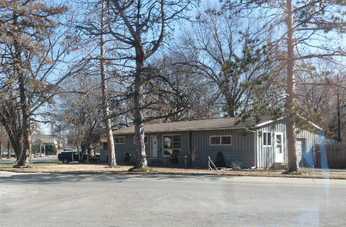 7501 Colonial Dr, Prairie Village, KS 66208 