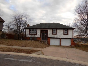 9523 Farley Cir, Overland Park, KS 66212 