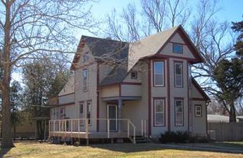 1123 W 8th Street, Newton, KS 67114 
