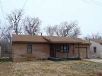142 15th St, Osawatomie, KS 66064 