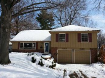 9523 Woodson Dr, Overland Park, KS 66207 