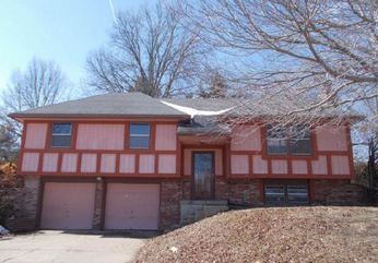 2504 S 16th Ter, Leavenworth, KS 66048 