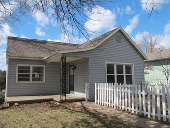 2020 S 5th Street, Leavenworth, KS 66048 