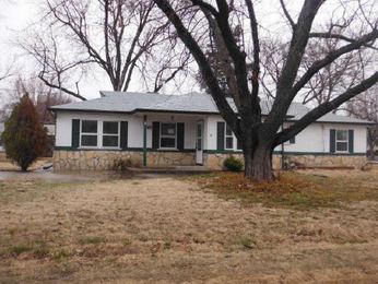 620 E Ash Street, Douglass, KS 67039 