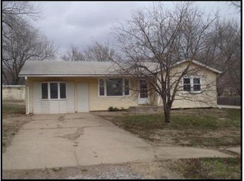 208 E Agnes St, Mclouth, KS 66054 