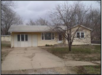 208 E Agnes St, Mclouth, KS 66054 