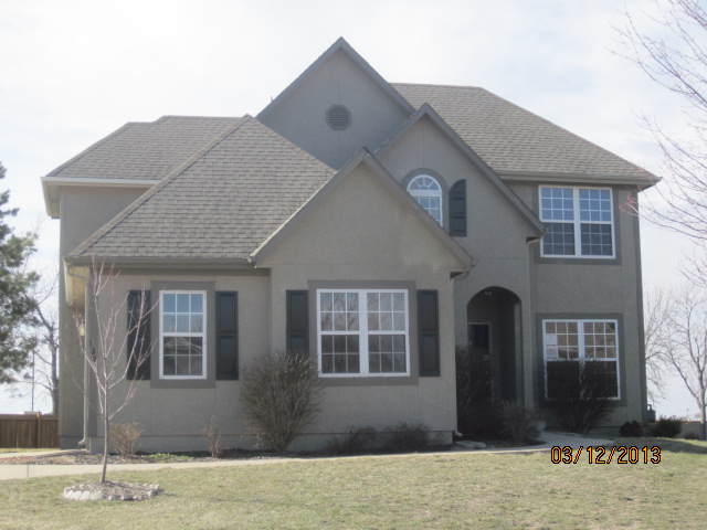 1221 N 1 E Street, Louisburg, KS 66053 